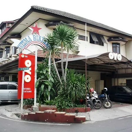 Vaccinated Staff - Oyo 181 Wisma Bintang